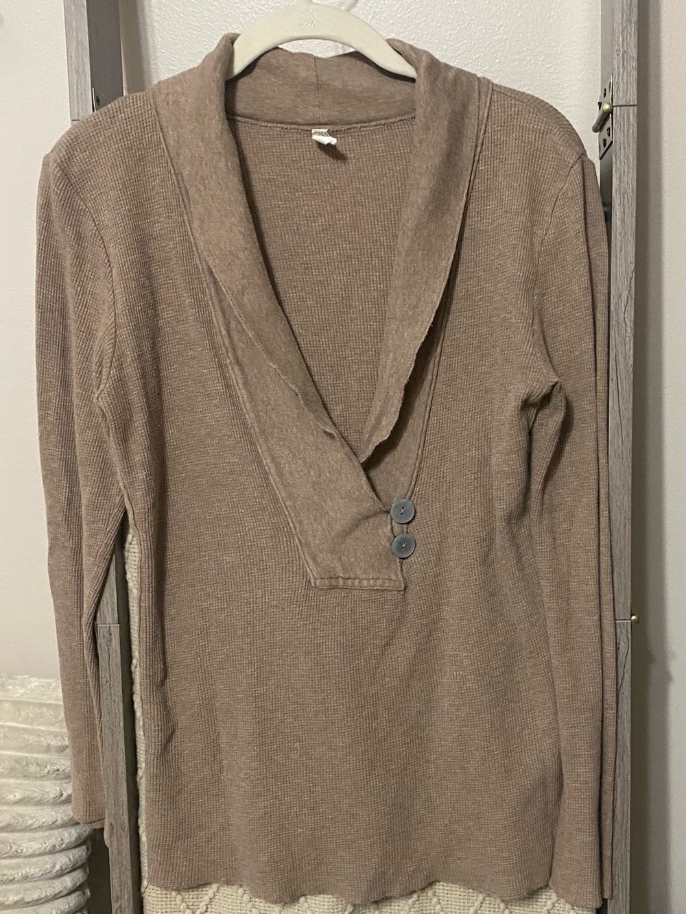 Old Navy‎ Taupe Knit Long Sleeve V-Neck thermal